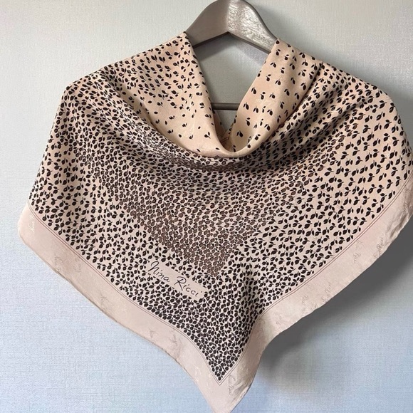Vintage Nina Ricci silk square scarf. - Picture 6 of 9